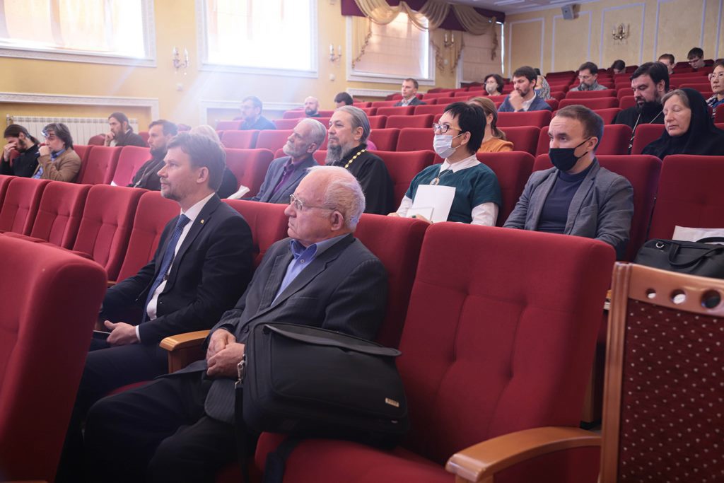 Встреча ректора Саранской духовной семинарии митрополита Зиновия со студентами